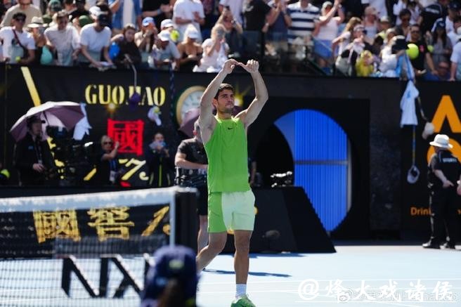 阿尔卡拉斯3-0完胜保罗 连续三年闯进澳网男单8强
